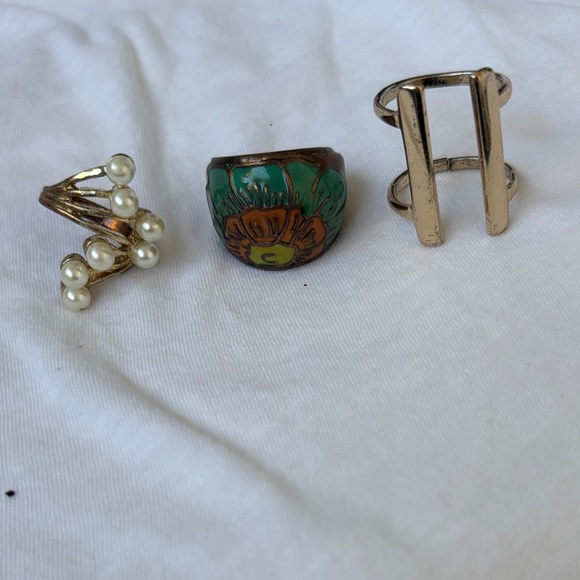 None Jewelry - Gold and Green Floral Pearl Ring Trio